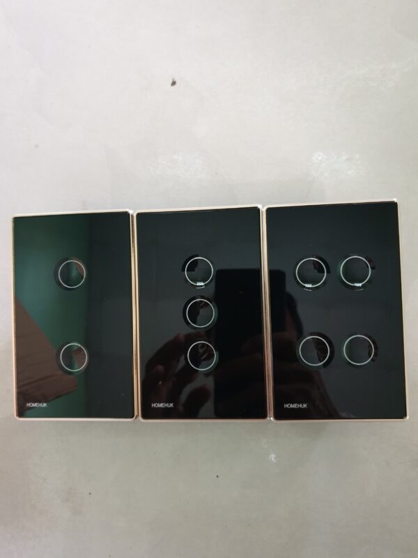 Công tắc cảm ứng HOMEHUK 4 nút đen lõm viền vàng