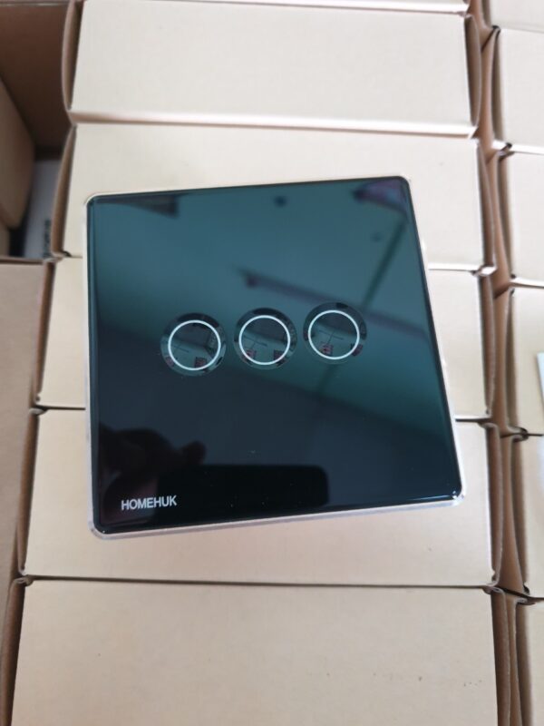 Công tắc cảm ứng HOMEHUK 4 nút đen lõm viền vàng