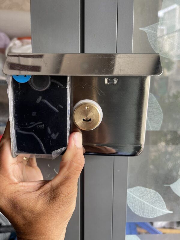 Khoá cửa cổng điện tử có vân tay 4 in 1 GOLDLOCK